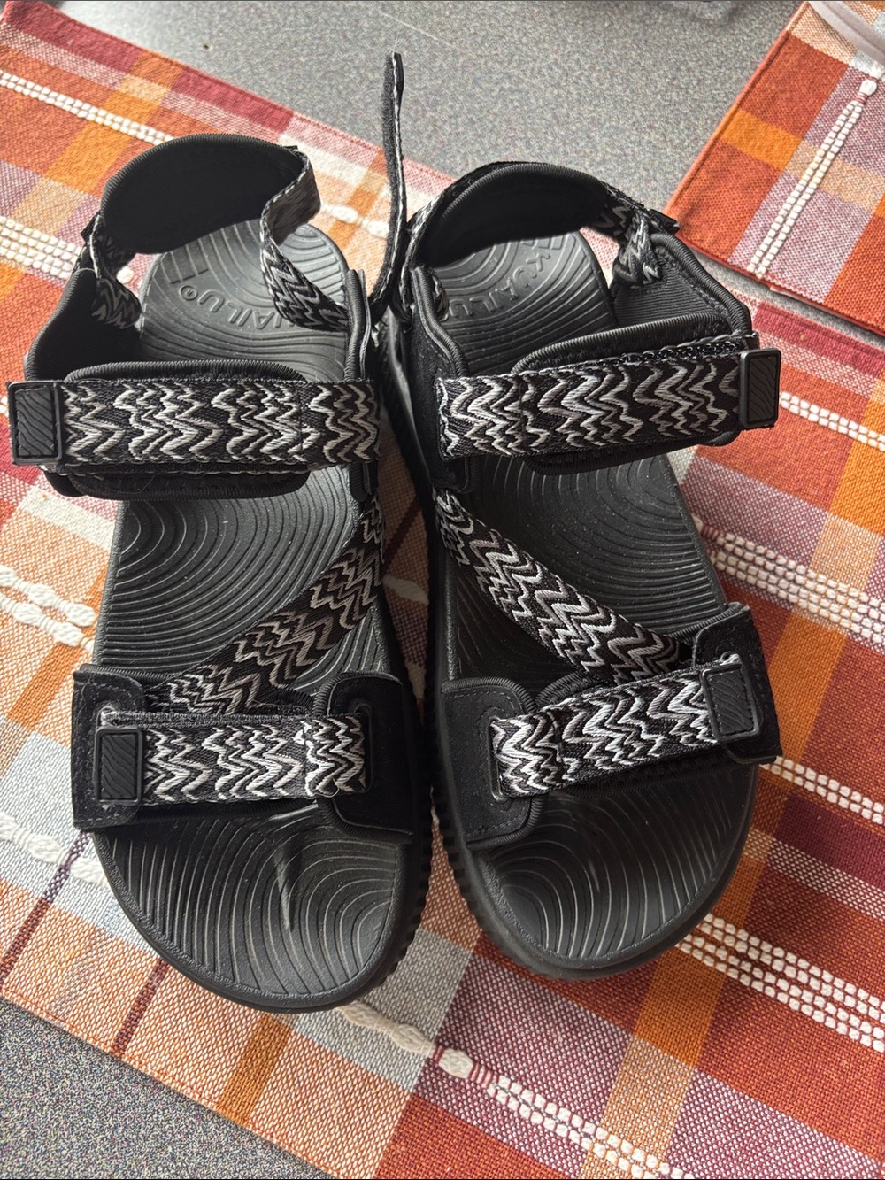 Black Sport Sandals with Zigzag Webbing Straps